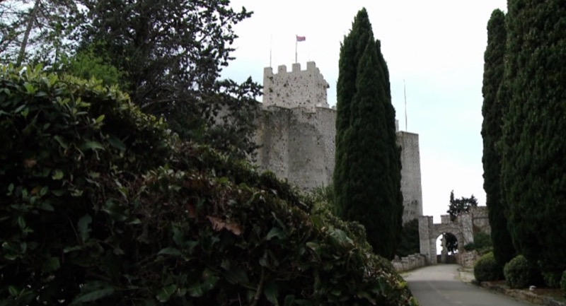 Il viale d'accesso al Castello di Duino