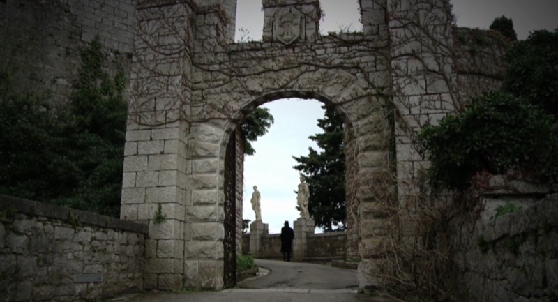 L'antico portale di accesso al Castello di Duino