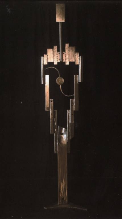Iron people, 2015 - metallo assemblato - cm. 242x51 (ph. Nanni Spano) Iron people, 2015 - metallo assemblato - cm. 242x51 (ph. Nanni Spano)