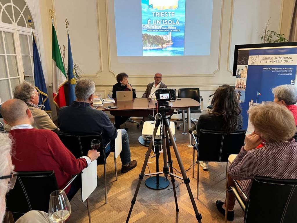 Presentato a Bruxelles alla Regione Fvg l'ultimo libro di De Filippo Presentato a Bruxelles alla Regione Fvg l'ultimo libro di De Filippo