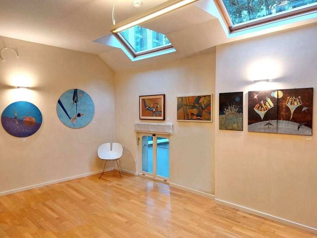 Opere di Toni Zanussi  al centro due dipinti degli anni Ottanta