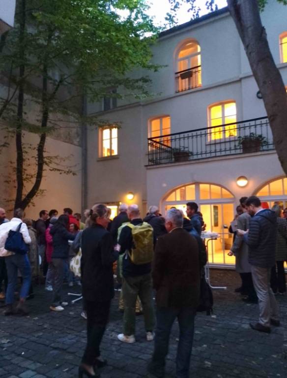 Scende la sera in rue du Commerce