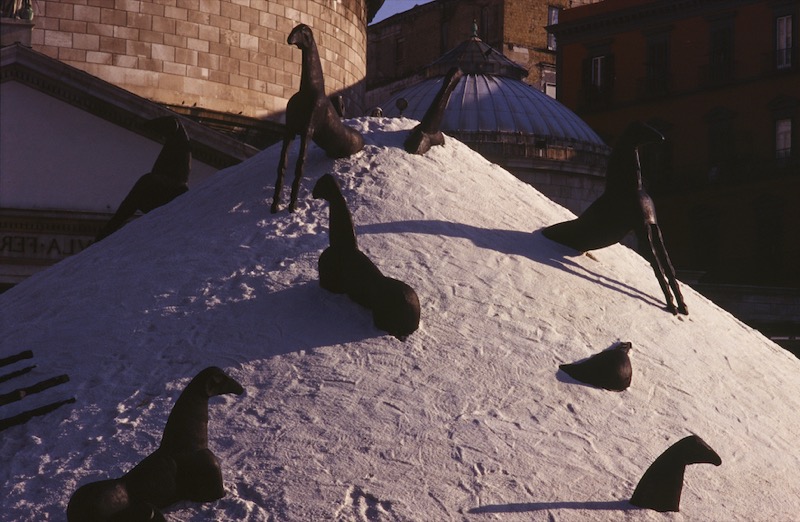 Napoli - Montagna di sale di Mimo Paladino - 1996